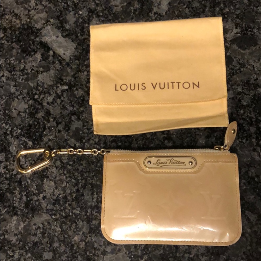 Louis Vuitton Vernis Pochette Cles NM Beige